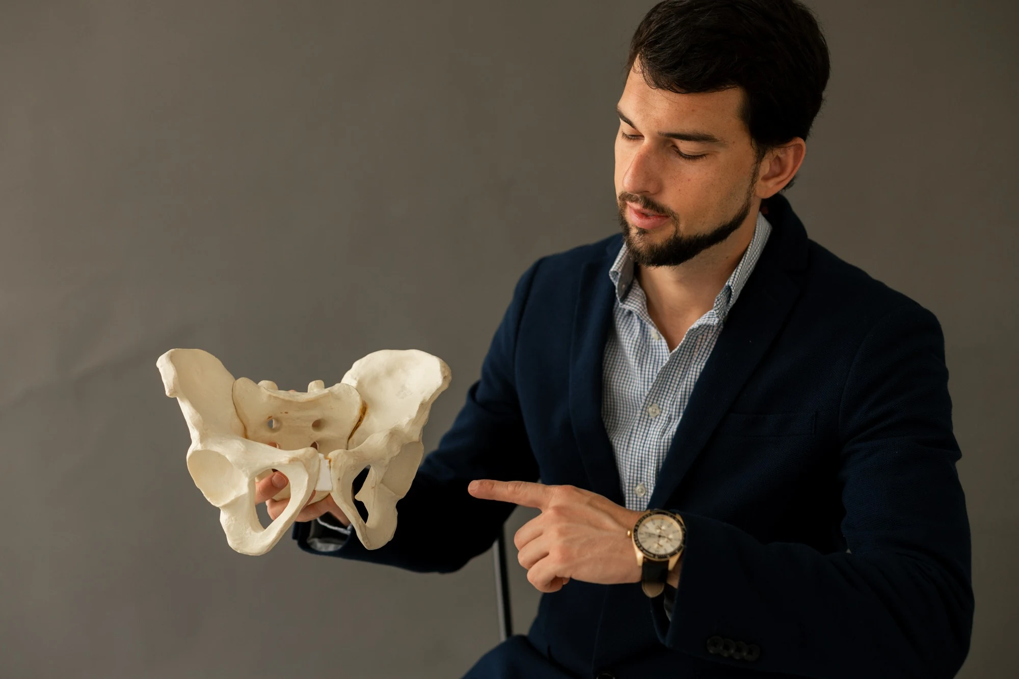 Dr. Daniel Baldasso explicando anatomia do quadril
